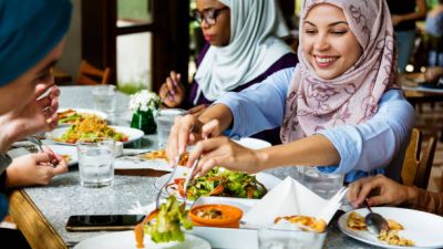 Tips Menjaga Kesehatan Makanan di Akhir Bulan Puasa