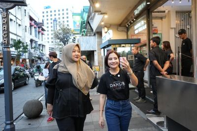 Road to Danur: The Last Chapter , Risa Saraswati Napak Tilas 10 Tahun Kisah Danur di Bandung