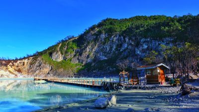 Pesona Keindahan Kawah Putih Ciwidey, Destinasi Wajib di Kabupaten Bandung
