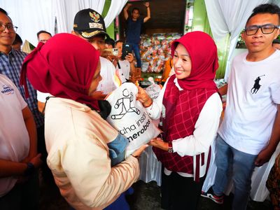 Warga Meruya Selatan Serbu 1.000 Sembako Murah di Acara Spektakuler Agape 2 Jakarta Barat