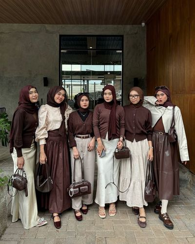 Tren Warna Baju Lebaran 2026: Keanggunan Mahogany dan Caramel Latte yang Mewah