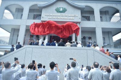 Wali Kota Jambi Maulana Resmikan Gedung Penghubung Buddha Tzu Chi