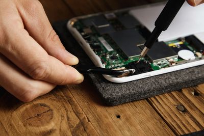 Layar HP Pecah? 7 Tempat Service HP di Kendari yang Banyak Direkomendasikan Warga