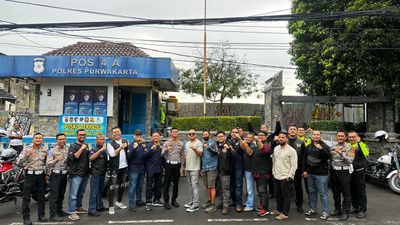 Kolaborasi MBCI Purwakarta dan Satlantas Polres Purwakarta Berbagi Takjil kepada Pengguna Jalan