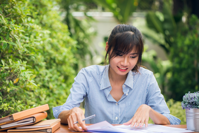 Mengapa Skripsi Sering Tertunda? Ini 8 Penyebab yang Sering Dialami Mahasiswa