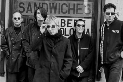 Lirik dan Makna Lagu Let Down - Radiohead: Pesan di Balik Kehampaan Rutinitas dan Secercah Harapan