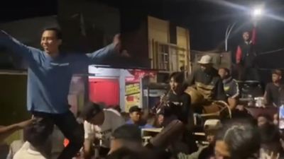 Warga Bandulan Kota Malang Lakukan Sahur Keliling dengan Kereta Musik Perkusi