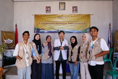 Mahasiswa S2 UNAIR Terjang Pelosok Maluku, Beri Layanan Kesehatan Gratis untuk Warga Desa Selamon