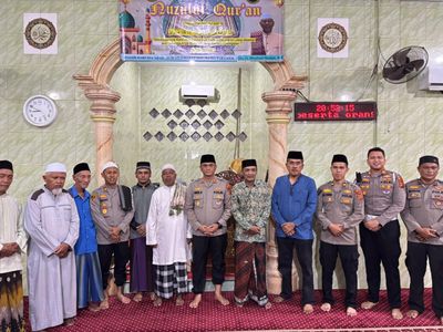 Kapolres Muaro Jambi Sambangi Warga Desa Pondok Meja dalam Kegiatan Tarawih Keliling Ramadhan