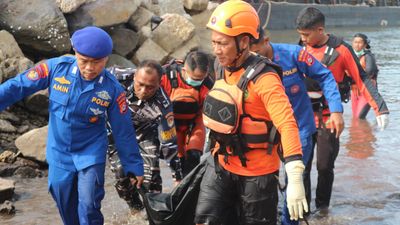 ABK Tongkang Batu Bara Yang Jatuh Di Perairan Jetty Bahtera Kharisma Abadi Puloampel Diketemukan Meninggal