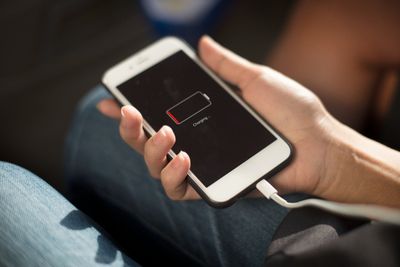 7 Cara Menghemat Baterai HP Saat Mudik Lebaran, Biar Nggak Panik Lowbat di Jalan!