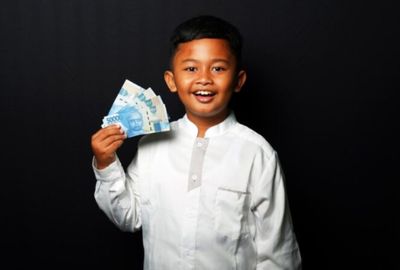 Cara Bijak Mengatur Uang THR Anak, Sekalian Belajar Menabung