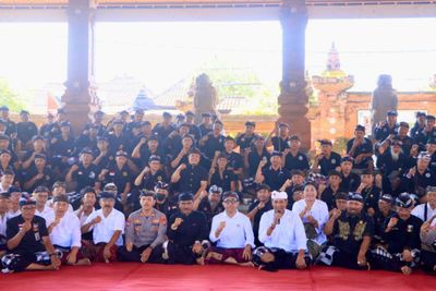 Hadiri Pesangkepan Agung Pecalang, Wali Kota Denpasar Dorong Peran Adat Jaga Kondusivitas Wilayah