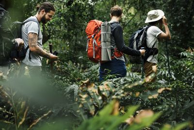 Jangan Sampai Salah, Ini Perbedaan Guide dan Porter