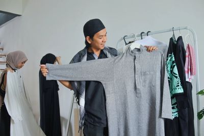 5 Kebutuhan Masyarakat Indonesia Jelang Lebaran 2026, Baju Baru Masih Prioritas