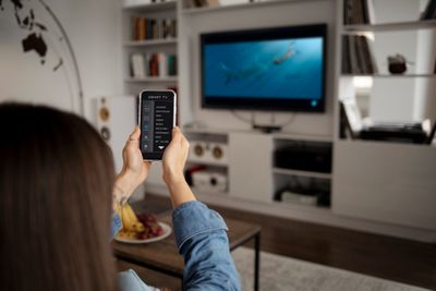 Apa Itu Chromecast di TV? Begini Cara Kerja dan Fungsinya