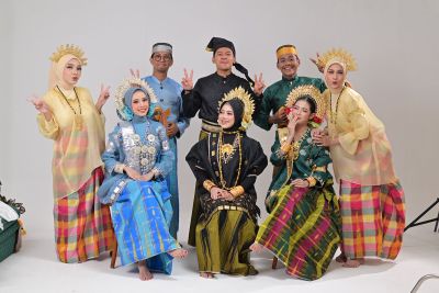Sheena Baju Bodo Rilis Koleksi Terbaru, Gandeng MUA dan Fotografer untuk Visual Prewedding yang Ikonik