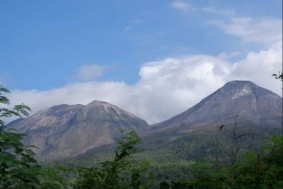 Asal-usul Gunung Lewotobi Laki-laki dan Perempuan: Diyakini sebagai Pasangan Suami Istri