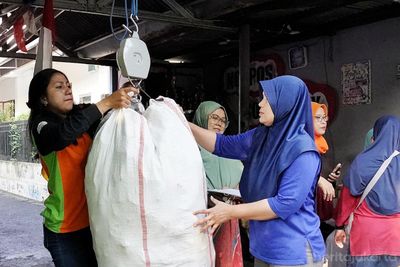 DPRD DKI Sebut Sampah di Jakarta Bisa Jadi Bom Waktu , Aturan Reward dan Sanksi Siap Diberlakukan bagi Warga
