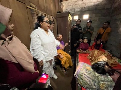 Rela Putus Sekolah Demi Rawat Ibunya yang Sakit Stroke, Pemkab Gunungkidul Jamin Kehidupannya, Bupati Endah : Kalau Ada Lagi Segera Lapor!