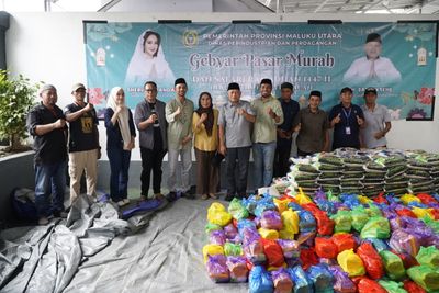 Wagub Maluku Utara Gelar Gerakan Pangan Murah di Tidore, 1.000 Paket Sembako Disalurkan