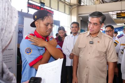 Menaker Tinjau Posko K3 Mudik di Pulo Gebang, Kesehatan Sopir Jadi Fokus Keselamatan