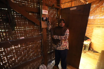 UPI Bangun Harapan Lewat Listrik dan Renovasi Rumah Warga di Desa Mekarsari