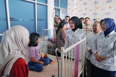 Wagub Jihan Beri Dukungan Pasien Kanker di RSUD Abdul Moeloek: Tetap Semangat Jalani Terapi