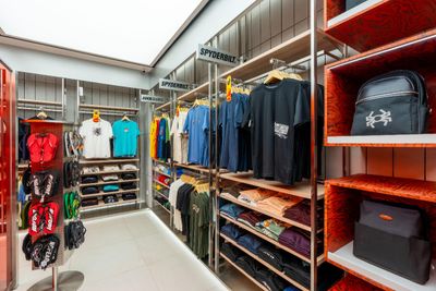 Tips Mix and Match Baju Mudik yang Nyaman, Biar Tetap On Point Sepanjang Jalan!