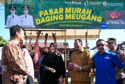 Jelang Lebaran, Illiza Sa aduddin Djamal Tinjau Pasar Daging Murah