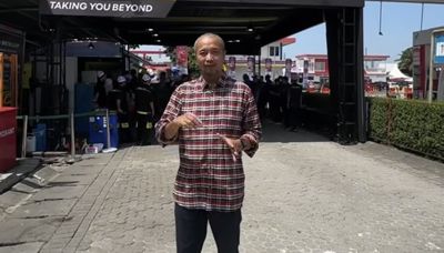 Berkendara Aman, Fitra Eri Mampir ke Posko Mudik Rest Area 57 untuk Cek Ban hingga Main PS 5