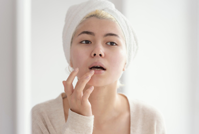 7 Cara Ampuh Atasi Bibir Kering dan Pecah-Pecah Biar Kembali Lembut