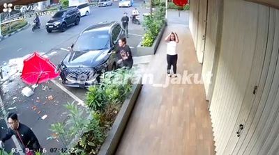 Viral Pedagang Mie Ayam Ditabrak Mobil saat Mangkal di Jakut, Begini Kronologinya
