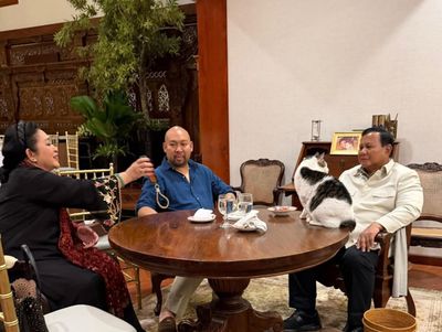 Di Pengujung Ramadhan, Presiden Prabowo Unggah Momen Hangat Bareng Titiek, Didit, dan Bobby