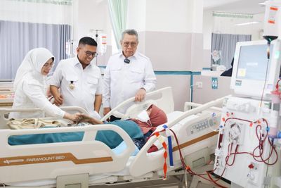 Gubernur Andra Soni Apresiasi Dedikasi Tenaga Kesehatan Selama Momen Lebaran