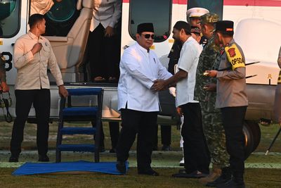 Presiden Prabowo Gelar Salat Id di Aceh Tamiang, Bagikan Sembako untuk Warga