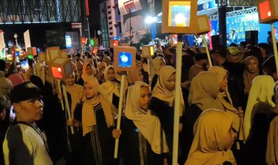 Kemeriahan Pawai Malam Takbiran Idul Fitri 1447 H di NTB, Warga Tumpah Ruah Sambut Hari Kemenangan