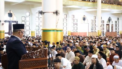Khutbah Idul Fitri, Wali Kota Tarakan Ajak Masyarakat Perkuat Silaturahmi dan Persatuan