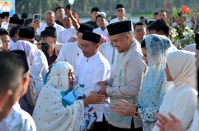 Ribuan Jemaah Padati Masjid Agung Sergai, Bobby Nasution Turut Salat Id