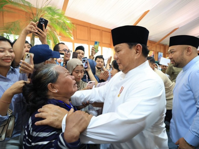 Ribuan Warga Masuk Istana Gratis, Presiden Prabowo Salami Tukang Urut sampai Ojol