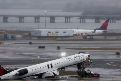 Kecelakaan Air Canada di Bandara LaGuardia: Pilot dan Kopilot Tewas, 41 Penumpang Dilarikan ke Rumah Sakit