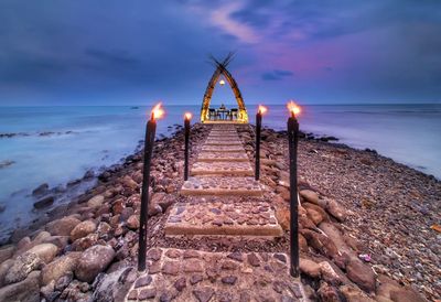 Ngapain Sewa Hotel Mahal? 4 Penginapan di Anyer Ini Punya View Pantai yang Sama Cantiknya!