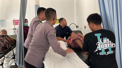 Respon Cepat Petugas Kepolisan Saat Insiden Anak Alami Kejang Saat Berlibur Diwisata Pantai Anyer