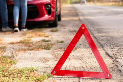 Apa Itu Segitiga Pengaman Mobil? Ternyata Ini Fungsinya