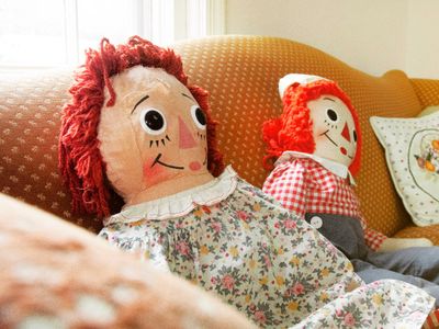 Teror Boneka Annabelle: Dari Kado Ulang Tahun Jadi Urban Legend Dunia, Ini Fakta Asli di Baliknya!