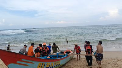 Tim SAR Gabungan Lanjutkan Pencarian Korban Terseret Arus di Pantai Kayakas Pulo Manuk Lebak Dihari Ketiga