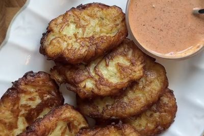 Resep Garlic Parmesan Hashbrown, Camilan Simpel Rasa Restoran
