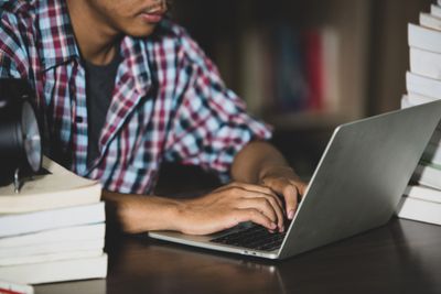 Mau Kuliah Lancar? Simak Tips Pilih Laptop untuk Mahasiswa