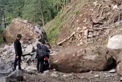 Tanah Longsor Kembali Tutup Akses Jalan Damarwulan-Tempur di Jepara