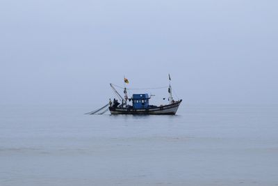 Kapal Asal Sulut Terbakar di Laut Malut, 5 ABK Dievakuasi
